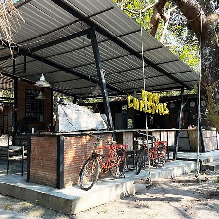 Little Hut Hotel เกาะพยาม ภายนอก รูปภาพ